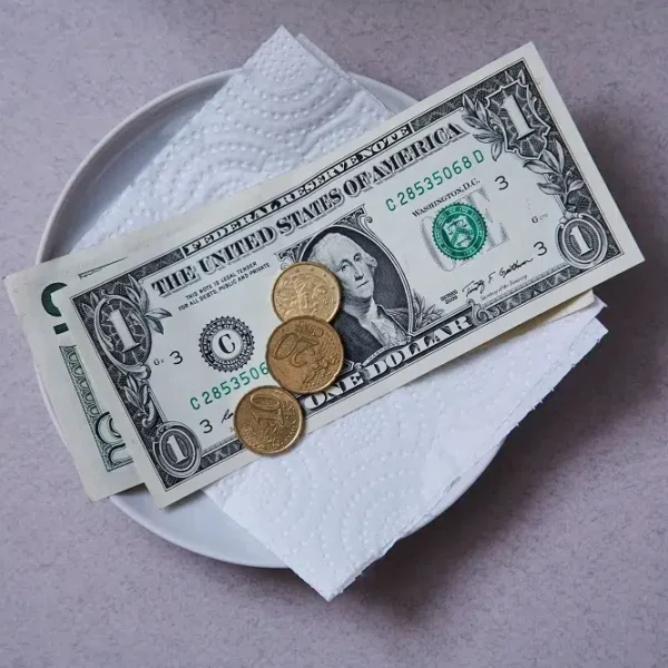 Are you supposed to tip in Bonaire?