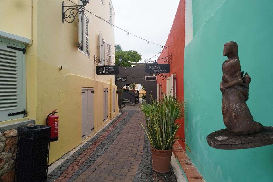 Bonaire local art galleries